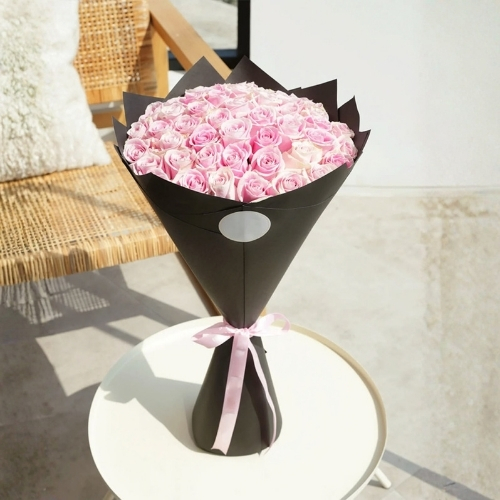 Black Cat 50 Roses