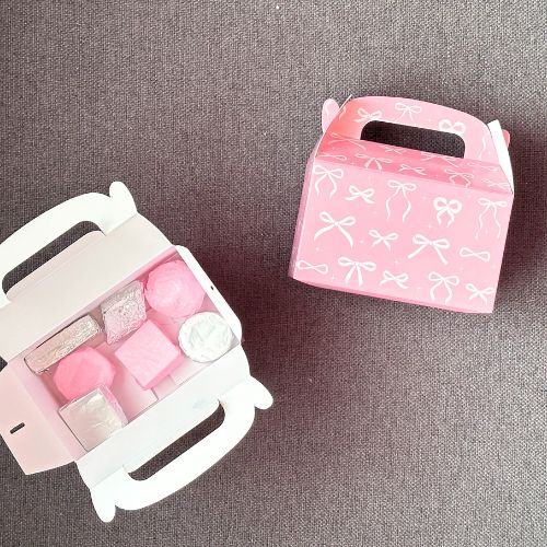 Premium Ribbon-Patterned Gable Chocolate Gift Box