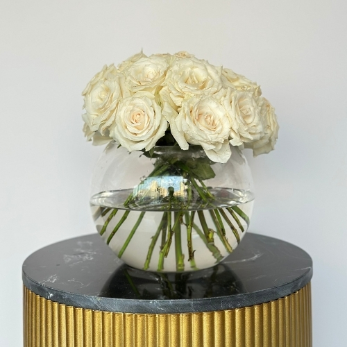 12 White rose in Vase 