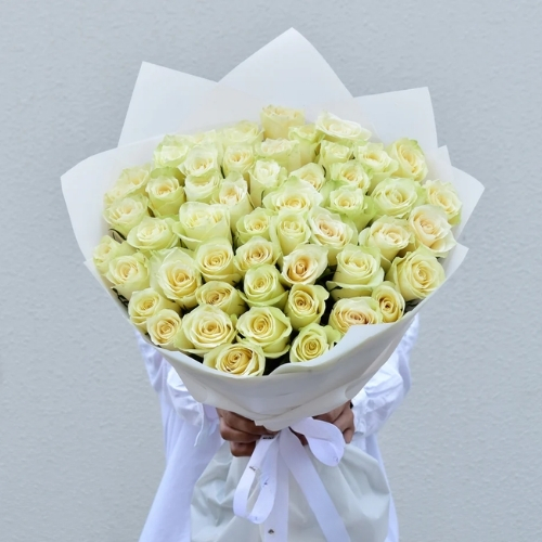 50 White rose round bouquet 